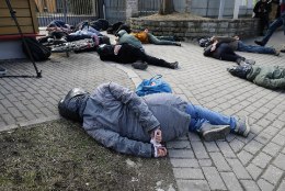 GALERII | Ukraina sõja vastu protestijad kogunesid Prantsusmaa ja Saksamaa saatkondade ette