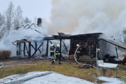 FOTOD | Tartumaal hävis tulekahjus vana talumaja