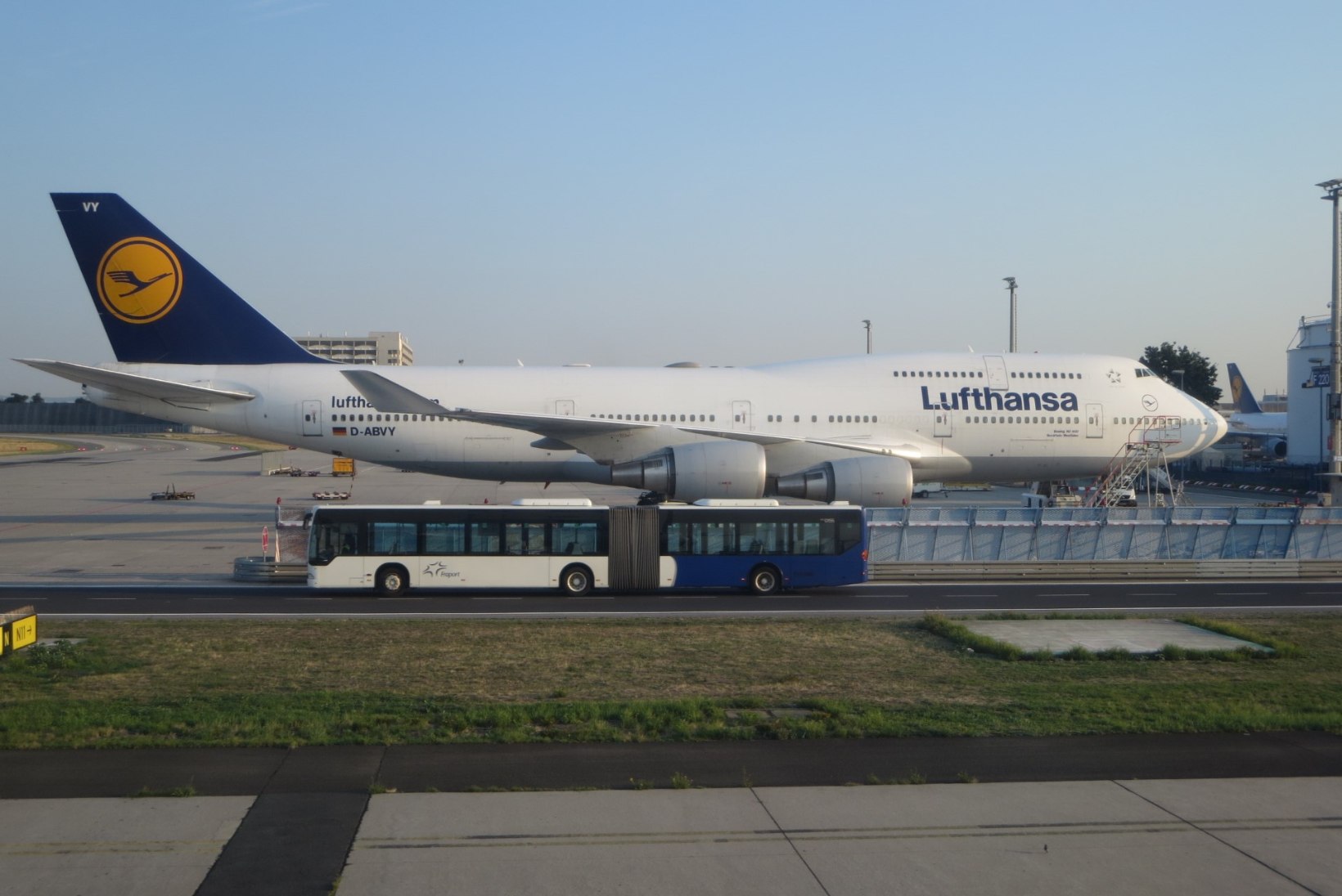 Lufthansa piloodid streigivad täna taas