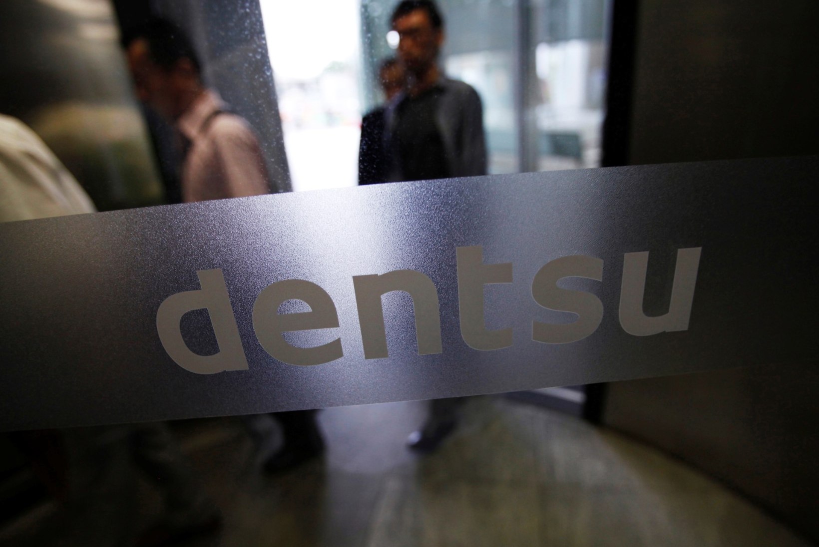 Jaapani suurfirma Dentsu võitleb ületöötamissurma vastu