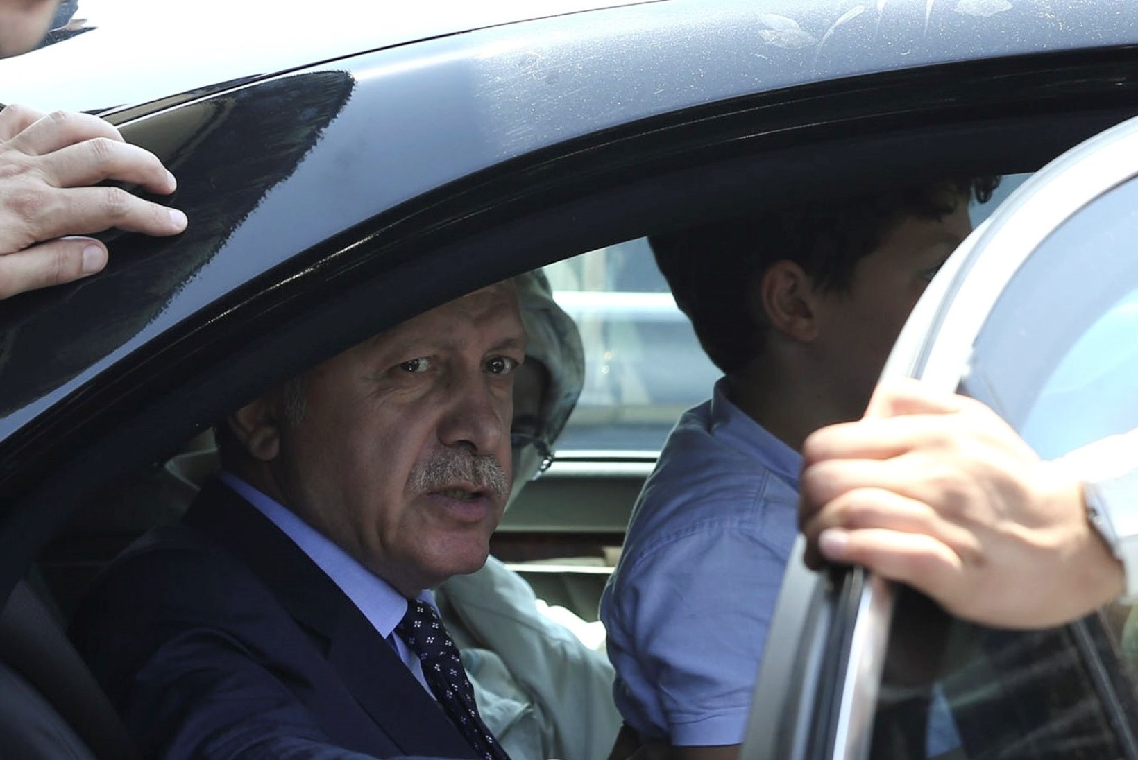 Türgi meedia: Erdogani lennuk oleks äärepealt alla tulistatud, aga hävitajal sai kütus otsa