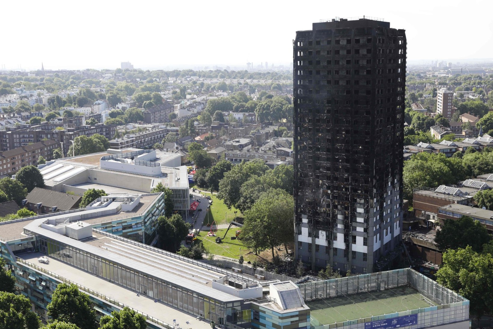 Kardetakse, et Londoni korrusmaja põlengus võis hukkuda sadu inimesi