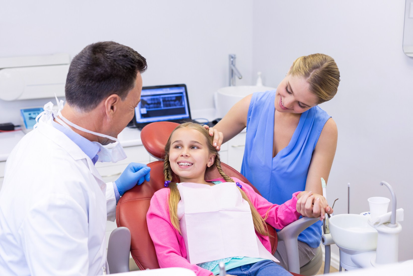 Hambaravi kogu perele – miks on kasulik käia terve perekonnaga samas hambakliinikus?
