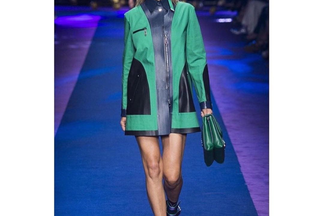 PILTUUDIS | Uue soenguga Carmen Kass esitles Versace'i värsket kevad-suvist moodi