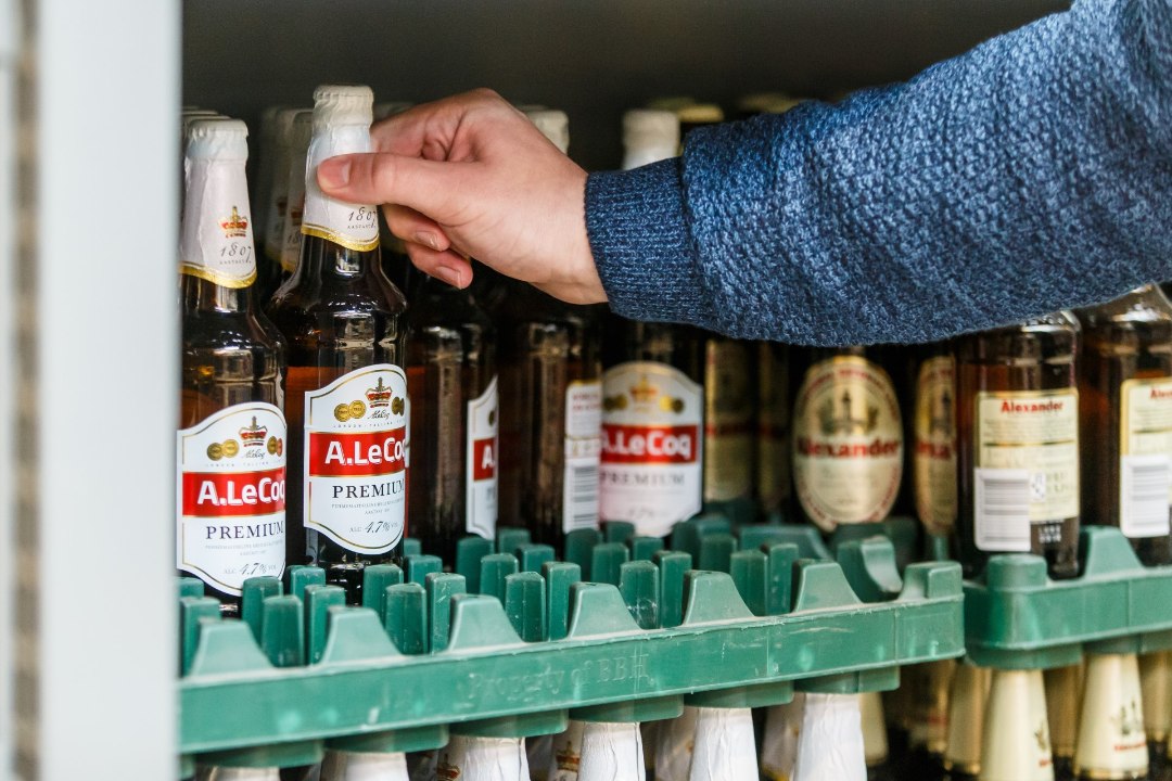Kui alkoholiaktsiis langeb, mis saab poes õllehinnast?
