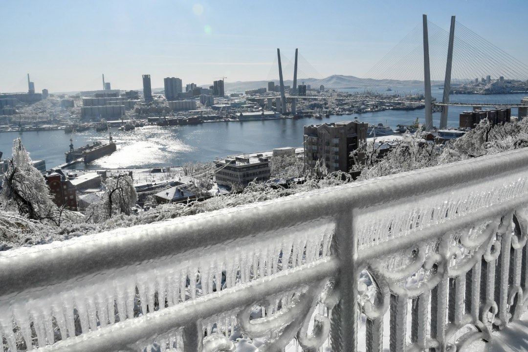 Venemaal Vladivostokki tabanud jäävihm jättis inimesed elektri, vee ja kütteta