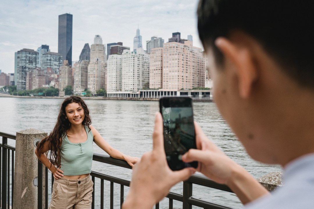 Aitab selfie’dest! Milliseid pilte saadab tutvumisportaalis edu?