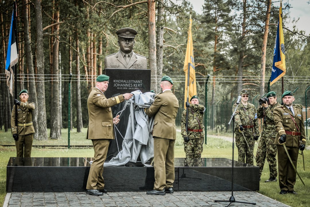 Võrus avati kindralleitnant Johannes Kerdi mälestusmärk